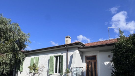 Villa in venditaCarrara - Marina Di Carrara